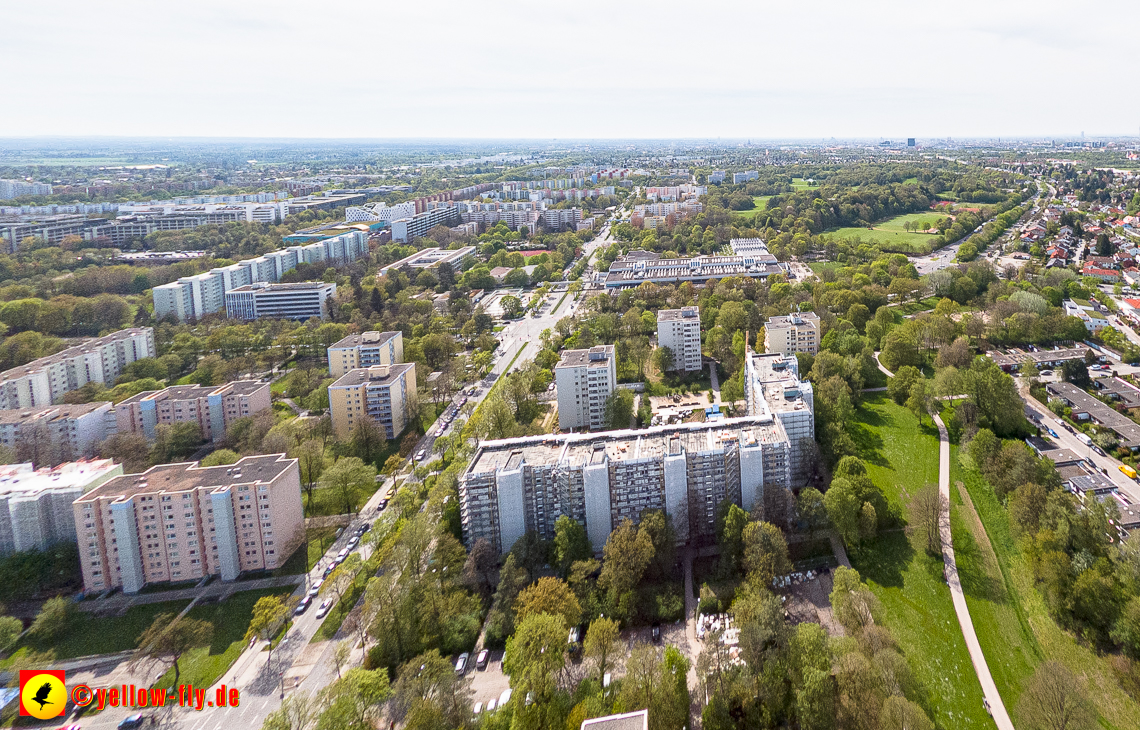 04.05.2023 - Luftbilder von der Fassadensanierung an der Kurt-Eisner-Straße in Neuperlach